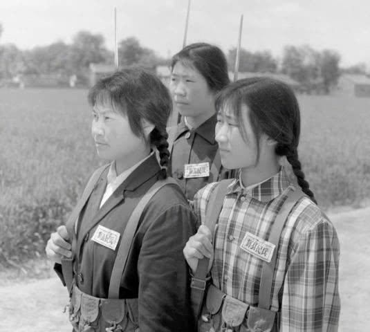 中國女兵老照片，歷史中的巾幗英雄形象展現(xiàn)，中國女兵老照片，歷史巾幗英雄形象展