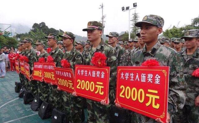 大學(xué)生如何參軍，一條充滿榮耀與成長(zhǎng)的道路，大學(xué)生參軍之路，榮耀與成長(zhǎng)的交織