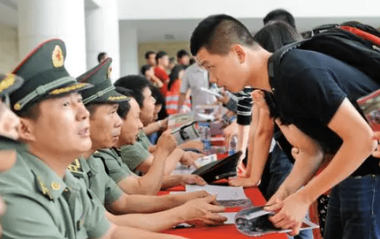 本科畢業(yè)大學生當兵政策2021，機遇與挑戰(zhàn)并存，本科畢業(yè)大學生當兵政策2021，機遇與挑戰(zhàn)并存解析