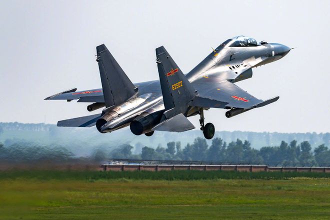 殲-11系列戰(zhàn)斗機(jī)，型號(hào)多樣，展現(xiàn)中國(guó)航空工業(yè)的輝煌成就，殲-11系列戰(zhàn)斗機(jī)，中國(guó)航空工業(yè)的璀璨明珠