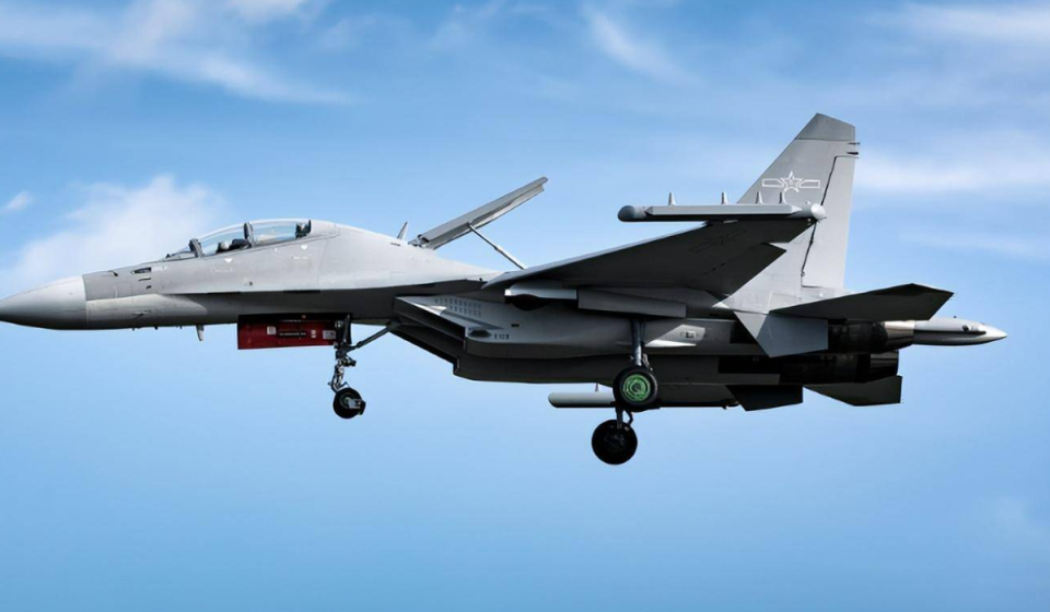殲-16，中國(guó)航空工業(yè)的杰出代表，揭秘其屬于第幾代戰(zhàn)機(jī)，揭秘殲-16，中國(guó)航空工業(yè)杰出代表，究竟屬于第幾代戰(zhàn)機(jī)？
